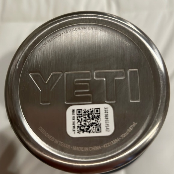 30 oz Yeti Rambler Travel Mug - Picture 2 of 5